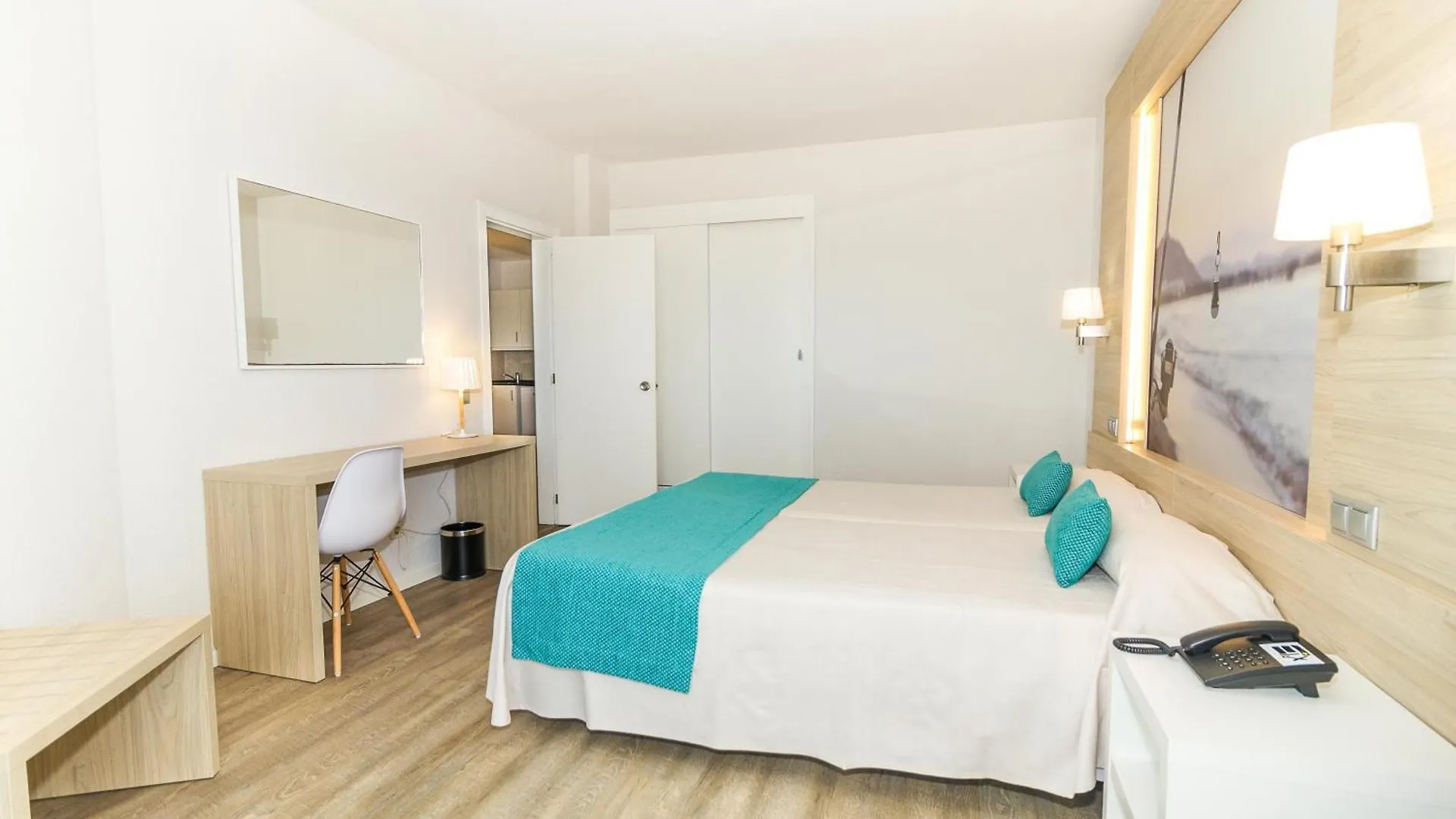 Апарт-отель Eix Lagotel Holiday Resort Плайя де Муро